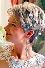 Awesome haarschmuck hochzeit kurze haare bilder headpieces fã r braut von kido design friedatheres headpieces fã r braut von kido design. Brautstyling Brautfrisur Und Braut Make Up Vom Profi Der Freundin Oder Diy Mein Hochzeits Ratgeber