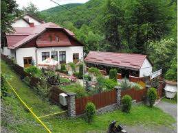 Hotel iadolina *** este amplasat la o altitudine de 1102 m si dispune de urmatoarea structura de cazare: Motel Stana De Vale Sovata Tel 074951