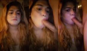 Porn desi mms Delhi sexy babe sucking a big dick