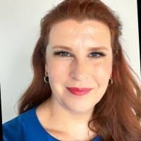 Lori Stansberry's Instagram, Twitter & Facebook