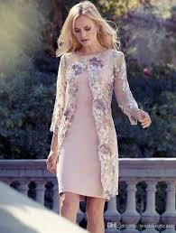 Futter mit netz im hintergrund, um das kleid schön zu machen. Elegante Knie Lange Mutter Der Braut Kleider Mit Spitze Jacke Bateau Hals Blume Hochzeit Gastekleid Plus Kleid Spitze Mutter Der Braut Kleider Mutter Der Braut