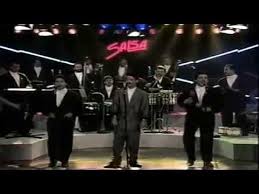 Tú me quemas (you burn me), qué locura enamorarme de ti (what madness to fall in love with you), me fallaste (you failed me), antidoto y veneno (antidote and venom), tu me haces falta (i need you), his best known hit lluvia (rain, not to be confused. Lluvia Eddie Santiago 1990 Album Sigo Atrevido 1987 Youtube