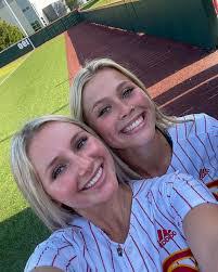 Heather Arnett's Instagram, Twitter & Facebook