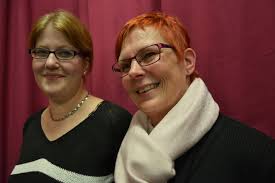 Raskaat sairaudet, masennus, läheisen vaikeudet – Kokemustoimija valjastaa  omat vastoinkäymisensä muiden avuksi: Kun me kerrotaan, tulee ne tunteet  ja kokemukset | Yle