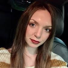 Carrie Daub's Instagram, Twitter & Facebook