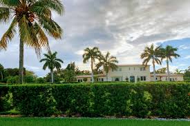Indian River Drive In Fort Pierce Florida This Is Living Huge Properties Long Driveways And The Residential Real Estate Palm Beach Gardens Vacation Places