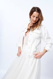 Die passen natürlich perfekt, können aber auch zu anderen kleidern kombiniert werden. Jeansjacke Bestickt Salon Hamburg Brautmode Abendkleider In Hamburg Eppendorf