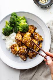 ¼ cup chicken stock or water ¼ cup soy sauce (i use reduced sodium) ¼ cup honey 1 tablespoon sesame oil ½ teaspoon red pepper flakes 1 teaspoon cornstarch ¾ cup uncooked rice 1 tablespoon olive oil 3 cups broccoli, chopped into. 30 Minute Honey Sesame Chicken A Simple Palate