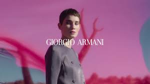 A collection of giorgio armani privé, giorgio armani and emporio armani runway and backstage videos. Giorgio Armani Women S Ss20 Campaign Video Youtube