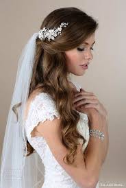 Romantic Half Up Half Down Hairstyle With Soft Waves And Tule Veil Gorgeous Half Up Half Do Veil Hair Down Veil Hairstyles Wedding Hairstyles For Long Hair
