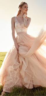 Preise vergleichen und bequem online kaufen! Rosa Brautkleid Fur Einen Glamourosen Hochzeits Look Archzine