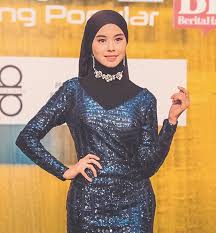 Live malam kemuncak anugerah bintang popular bh 33 abpbhkita2020. Foto Fesyen Selebriti Bertemakan Melangkaui Sempadan Di Anugerah Bintang Popular Bh 32