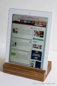 Diy Ipad Tray Infarrantly Creative Diy Ipad Stand Scrap Wood Projects Wood Ipad Stand