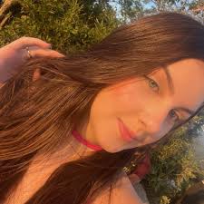 Eduarda Rocha de 21 anos Estudantes do curso de Farmácia estavam na parte  da frente do ônibus quando o coletivo colidiu com outro ônibus na BR-403.  Em respeito à memória das alunas