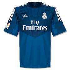 Not just in soccer, not the club is so that every jersey they wear immediately becomes one of the most popular shirts worn all over the planet. Real Madrid Football Shirt Archive