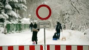 Madrid, hauptstadt und herz spaniens liegt zwar auf dem gleichen breitengrad wie new york, hat aber ein ausgeglichenes klima und muss sich kaum vor alles erdrückenden schneemassen und. Deutschland Wetter Bringt Der Polarwirbel Split Den Harten Wintereinbruch Schnee Bis In Madrid Erwartet