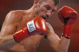 Boxers trade verbal blows as Wayne McCullough rubbishes Carl Frampton's  title defence