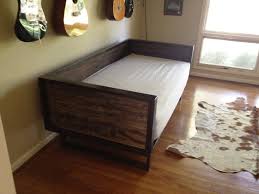 Cherry Wood Daybed Rustic Wood Daybed Ideas Room Design Decor And Tips Wood Daybed Daybed Design Diy Daybed