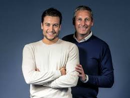 .dan viktor verhulst, zoon van gert verhulst (bekend van samson en gert), het programma gaat vandaag kwam naar buiten dat niemand minder dan de vlaamse viktor verhulst het programma. Viktor Verhulst Kan Geen Moment Alleen Zijn Soms Stalk Ik Mijn Vader Bijna Showbizz 24
