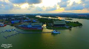 Senarai bangunan, tempat bersejarah dan tempat menarik di terengganu 2021 termasuk di aktiviti di waktu malam. 44 Tempat Menarik Di Kuala Terengganu 2021 Bandar Warisan Pesisir Air