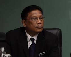 Ketua pengarah jabatan perkhidmatan awam (jpa), datuk borhan dolah, berkata pekeliling perkhidmatan bilangan 5 tahun 2007: Bernama Frasa Saya Yang Menjalankan Amanah Ganti Saya Yang Menurut Perintah