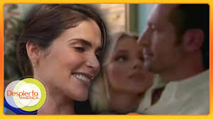 Los besos de Eva Cedeño y Gabriel Soto