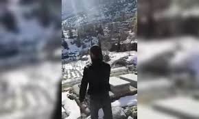 ذاعَ صِيتُه فمَلَأَ الدُّنْيا بأَدبِه، ومثَّلَ حَالةً كَما هاجَمَ الكَثِيرَ مِنَ الأُدَباءِ والشُّعَراء، مِثلَ «مصطفى صادق الرافعي». Ø¨Ø§Ù„ÙÙŠØ¯ÙŠÙˆ Ø´Ø§Ø¨ ÙŠØ·Ù„Ù‚ Ø§Ù„Ù†Ø§Ø± Ø§Ø¨ØªÙ‡Ø§Ø¬ Ø§ Ø¹Ù†Ø¯ Ù‚Ø¨Ø± Ø¨Ø¹Ø¯ Ø£Ø®Ø° Ø§Ù„Ø«Ø£Ø± Bintjbeil Org