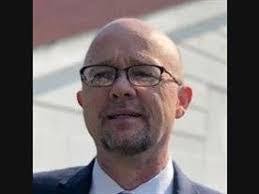 Roderick Savage's Instagram, Twitter & Facebook