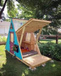 Banc de jardin, canapé, fauteuil, balançoire fabriquer un banc de jardin à partir d'une palette en bois est facile. Cabane En Palette Pour Enfant 30 Realisations Originales