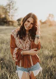 Golden Hour Senior Session Tannah Terry Photography Senior Photo Outfits Senior Pictures Girl Poses Senior Photography Poses