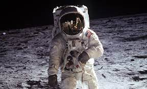 1940 májusának végén a diadalmasan előretörő német hadsereg bevonult belgiumba. The Day We Walked On The Moon Finestripe Productions