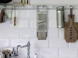 Pariez Sur La Deco Recup En Cuisine Elle Decoration Deco Recup Rangement Mural Cuisine Rangement Mural Ikea
