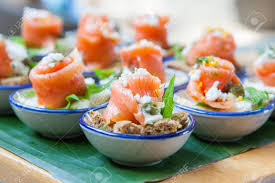 Receta tan rica como divertida.siete recetas de canapés de navidad muy. Canapes Con Salmon Ahumado Conjunto Para La Fiesta De Boda Fotos Retratos Imagenes Y Fotografia De Archivo Libres De Derecho Image 56227952