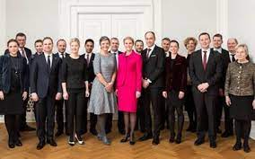 Jämför regeringen med andra inom kategorin övrig offentlig sektor. Regeringer Siden 1848 Regeringen Dk