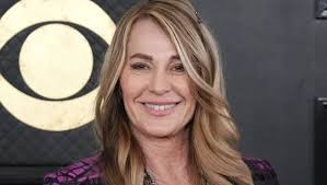 How Nadia Comaneci, Kathy Johnson Clarke reacted to news of Mary Lou  Retton's hospitalization