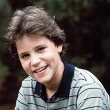 Silver Bullet : Attias, Daniel, Busey, Gary, Haim, Corey, Follows, Megan,  McGill, Everett, O'Quinn, Terry, Groves, Robin, Russom, Leon, Smitrovich,  Bill, Tierney, Lawrence: Amazon.com.mx: Películas y Series de TV