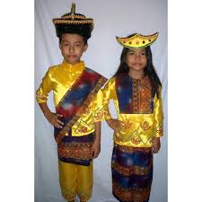 Ditambah dengan atasan berwarna hitam dan putih, serta topi tilangga. Ks20 Pakaian Adat Anak Nusa Tenggara Timur Shopee Indonesia