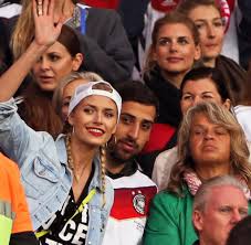 Cathy hummels mit schokohose dabei 15.06.21, 21:12 uhr Fussball Wm 2014 Hier Fiebern Die Deutschen Spielerfrauen Mit Bilder Fotos Welt