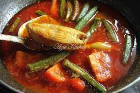 Tumis sehingga garing kekuningan bawang putih/merah, hirisan halia dan serai ketuk. Masak Asam Pedas Ikan Merah Yang Terlajak Sedap Azie Kitchen