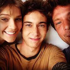 O personagem de mário frias será pai de joão (guilherme hamacek), um dos estudantes do galpão cultural onde se passará a história. Pin Em Malhacao Sonhos