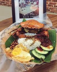 It is commonly found in malaysia, where it is considered the national dish. Food Porn Malaysia On Twitter Nasi Lemak Lobster Lokasi Nasi Lemak Tepi Jalan 1996 Cheras Selatan Https T Co U9rovkanbv Twitter