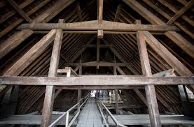 Les charpentiers à pied d'œuvre pour reconstruire la «ferme n o 7» de la cathédrale de paris. Et Si La Charpente De Notre Dame Etait Reconstruite En Beton Ou En Metal Figaro Immobilier