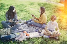 Toronto police estimate that as many as 10,000 people packed trinity bellwoods park, near queen street west and strachan avenue, despite repeated calls from public health officials to avoid large. Picnicking In Toronto S Trinity Bellwoods Park Urbaneer Toronto Real Estate Blog Condos Homes