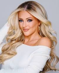 Kim Donner's Instagram, Twitter & Facebook