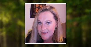 Beth Stoops's Instagram, Twitter & Facebook