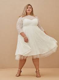 Pin By Esmeralda Mecedo On Mis Pines Guardados In 2021 Tea Length Wedding Dress Short Wedding Dress Plus Size Wedding Gowns