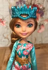 Ella Winter's Instagram, Twitter & Facebook