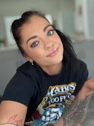 If you're single and fine drop a picture age has to be 24 and up 🆙