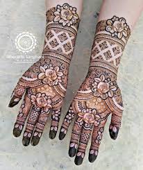 Floralclusters For The Beautiful Shabana Ahmed To Book Your Bridalhenna Get In Touch Vi Henna Designs Feet Dulhan Mehndi Designs Engagement Mehndi Designs