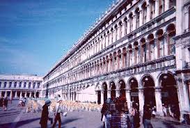 Palatul dogilor din venetia, italia, este o capodopera a stilului arhitectural gotic. Venetia 2001